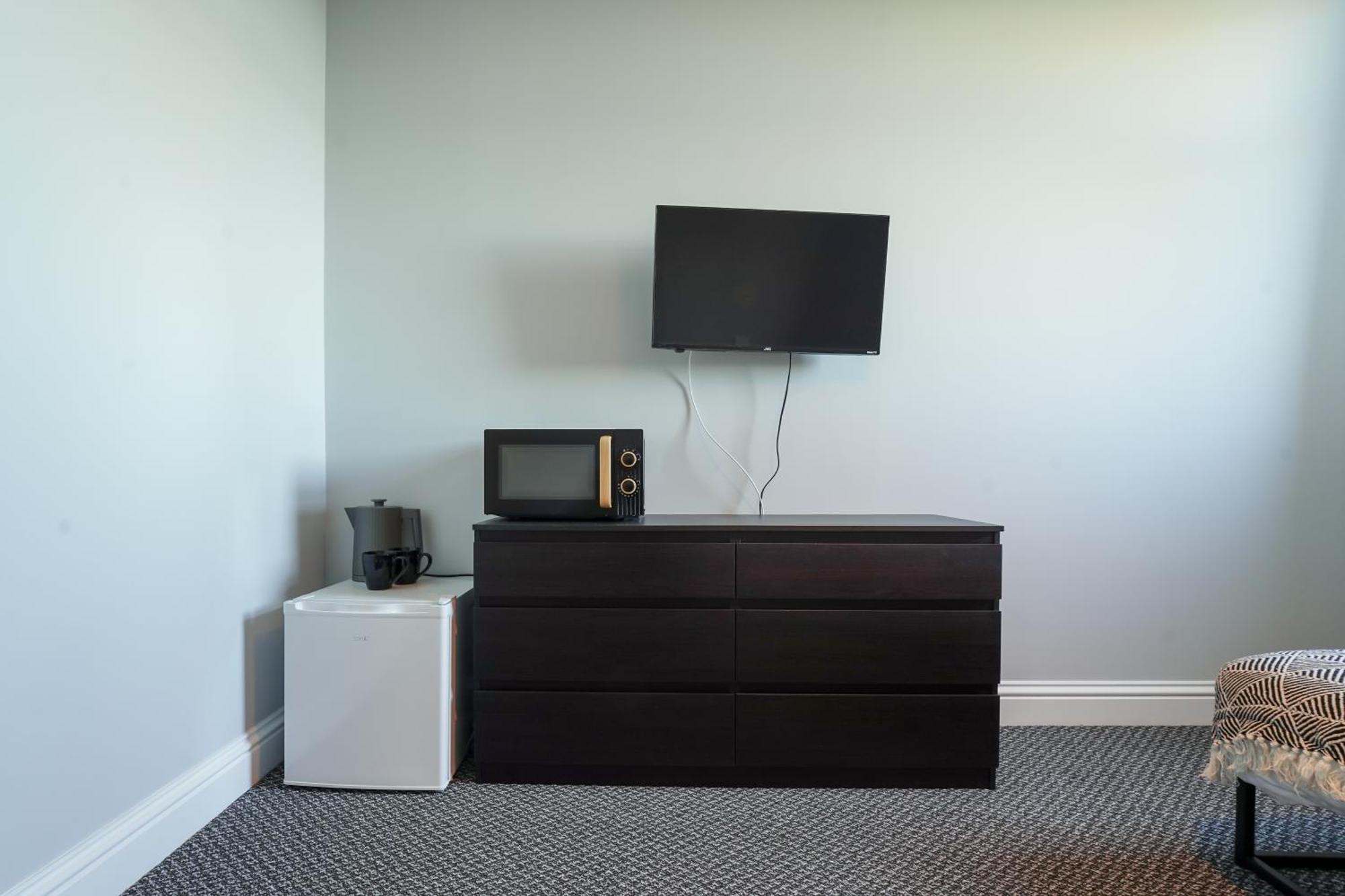 En-Suite Double Rooms, Smart Tv Comfy Style Llanelli Exterior photo