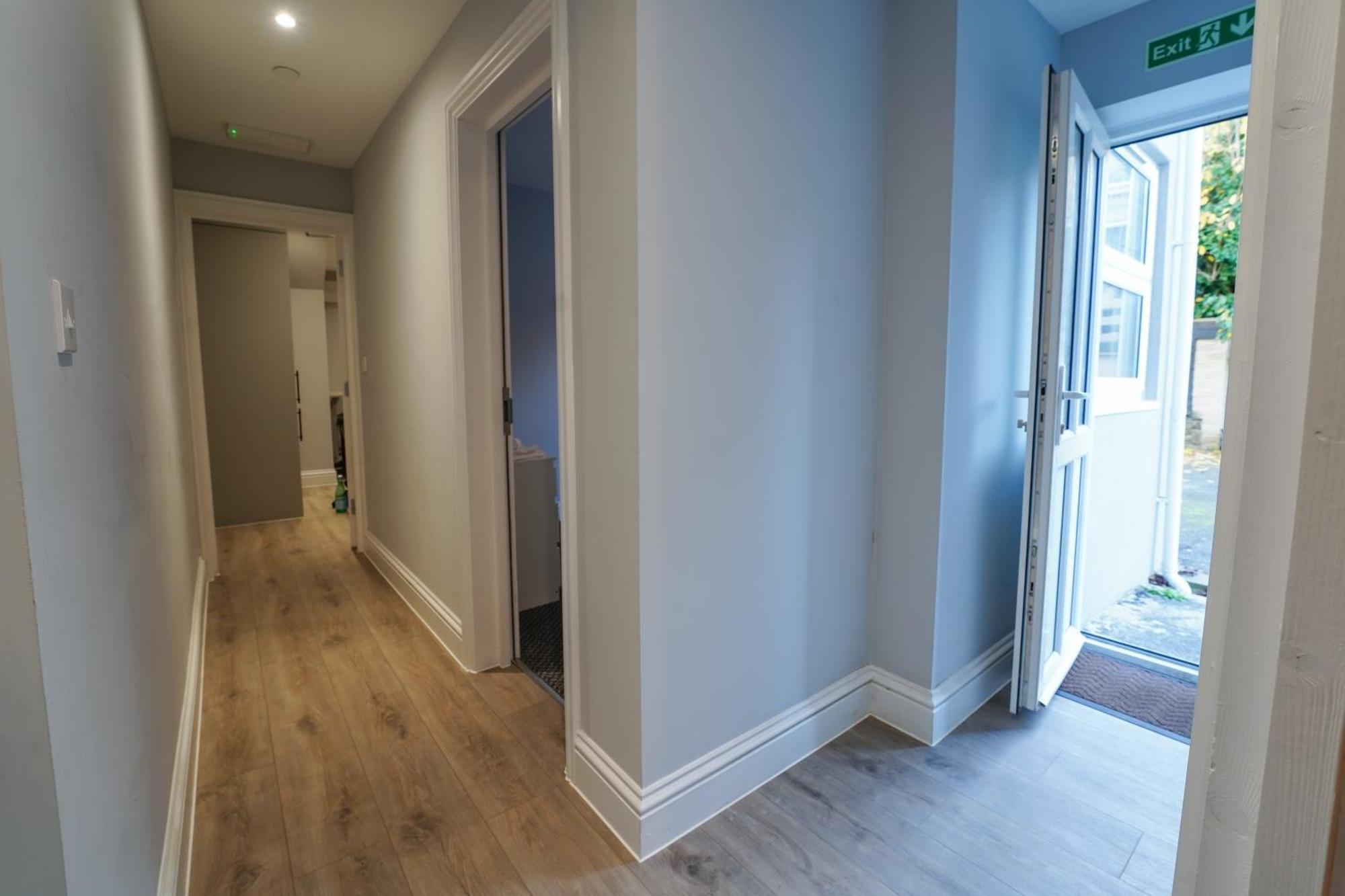 En-Suite Double Rooms, Smart Tv Comfy Style Llanelli Exterior photo