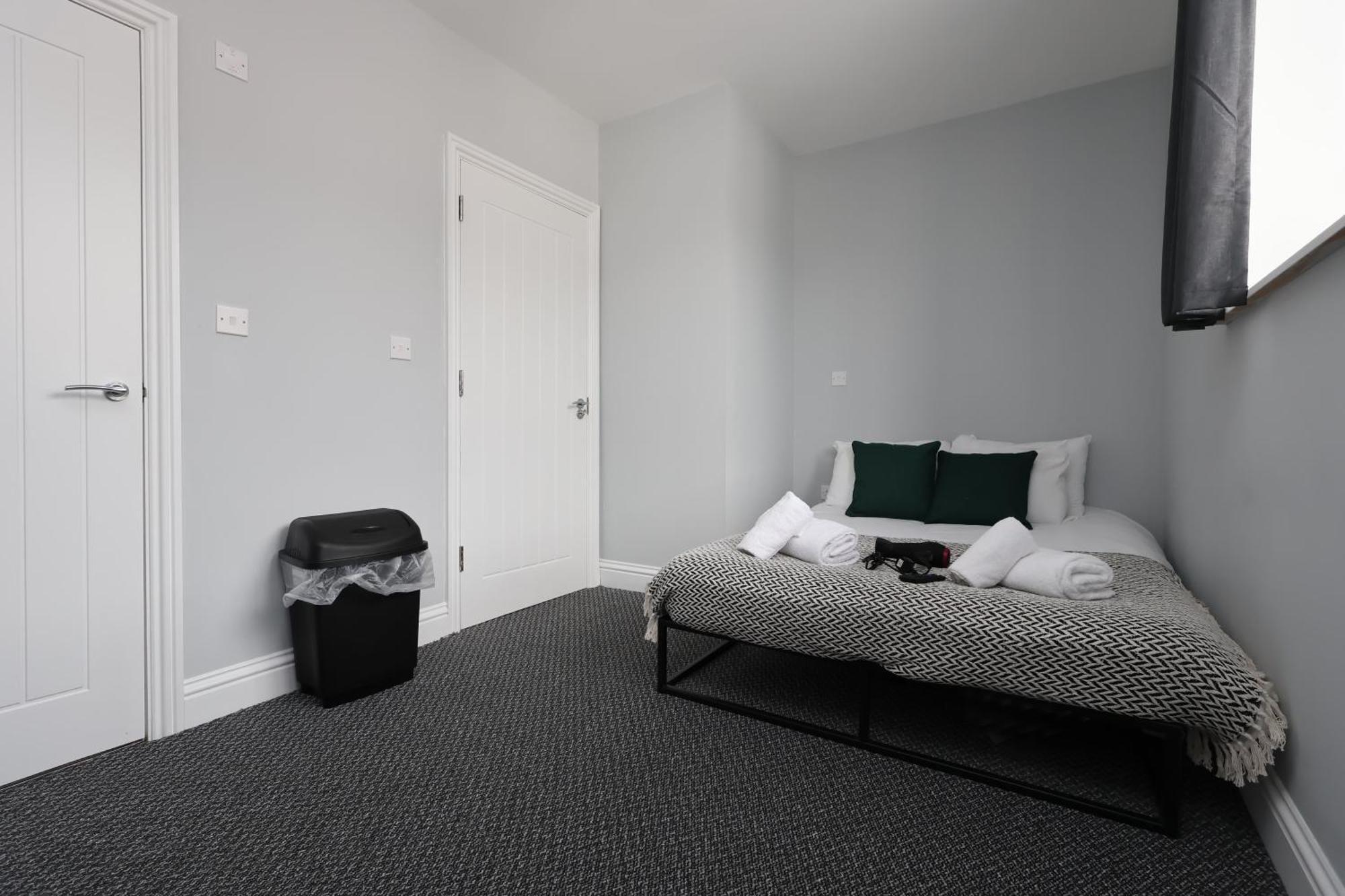 En-Suite Double Rooms, Smart Tv Comfy Style Llanelli Exterior photo