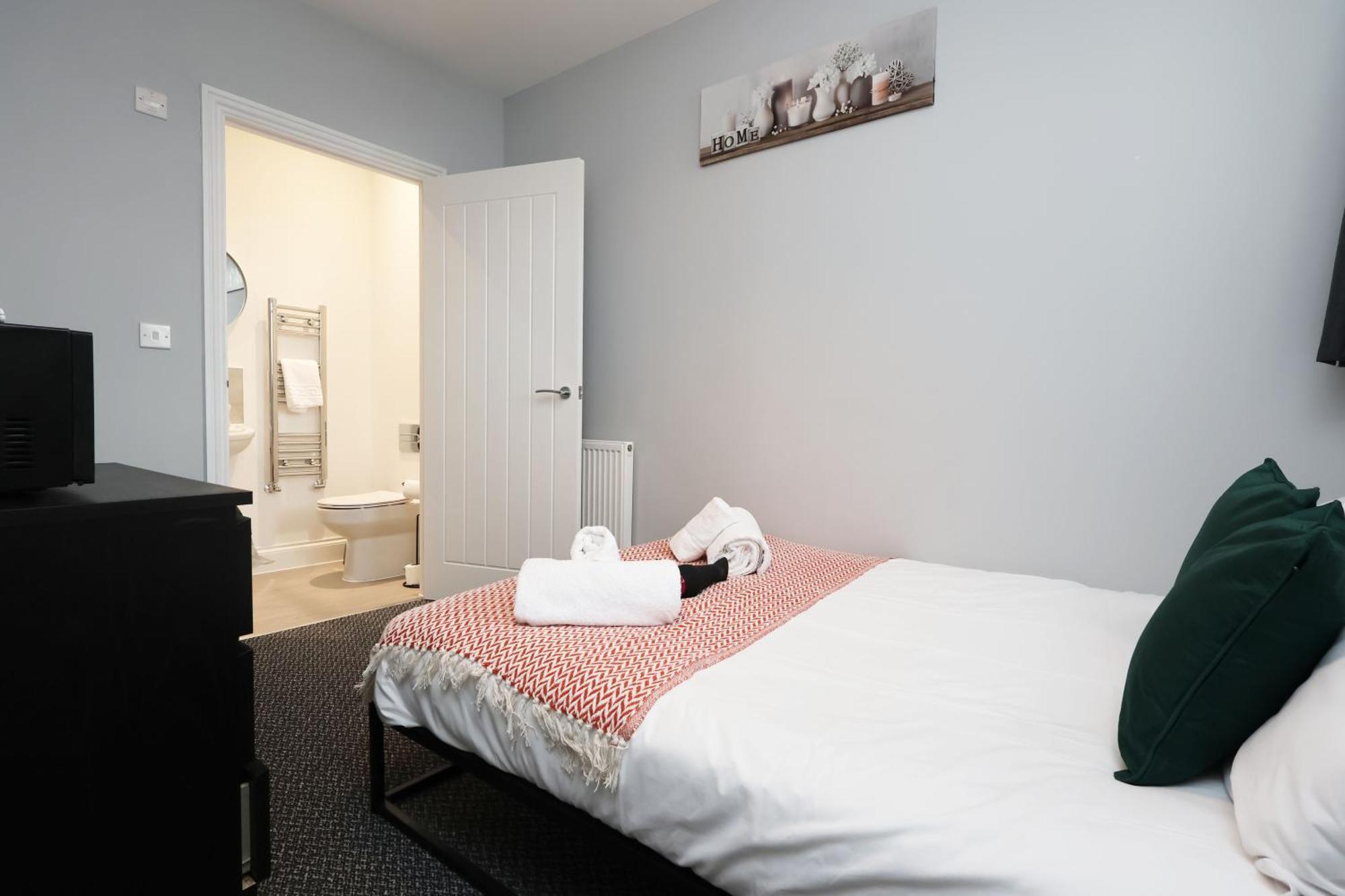 En-Suite Double Rooms, Smart Tv Comfy Style Llanelli Exterior photo