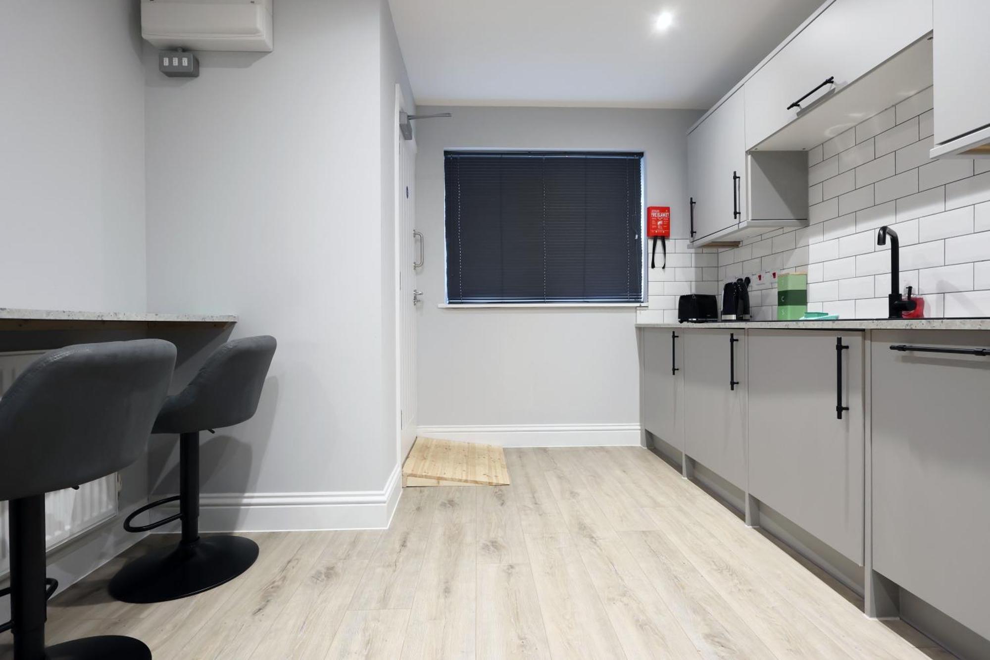 En-Suite Double Rooms, Smart Tv Comfy Style Llanelli Exterior photo