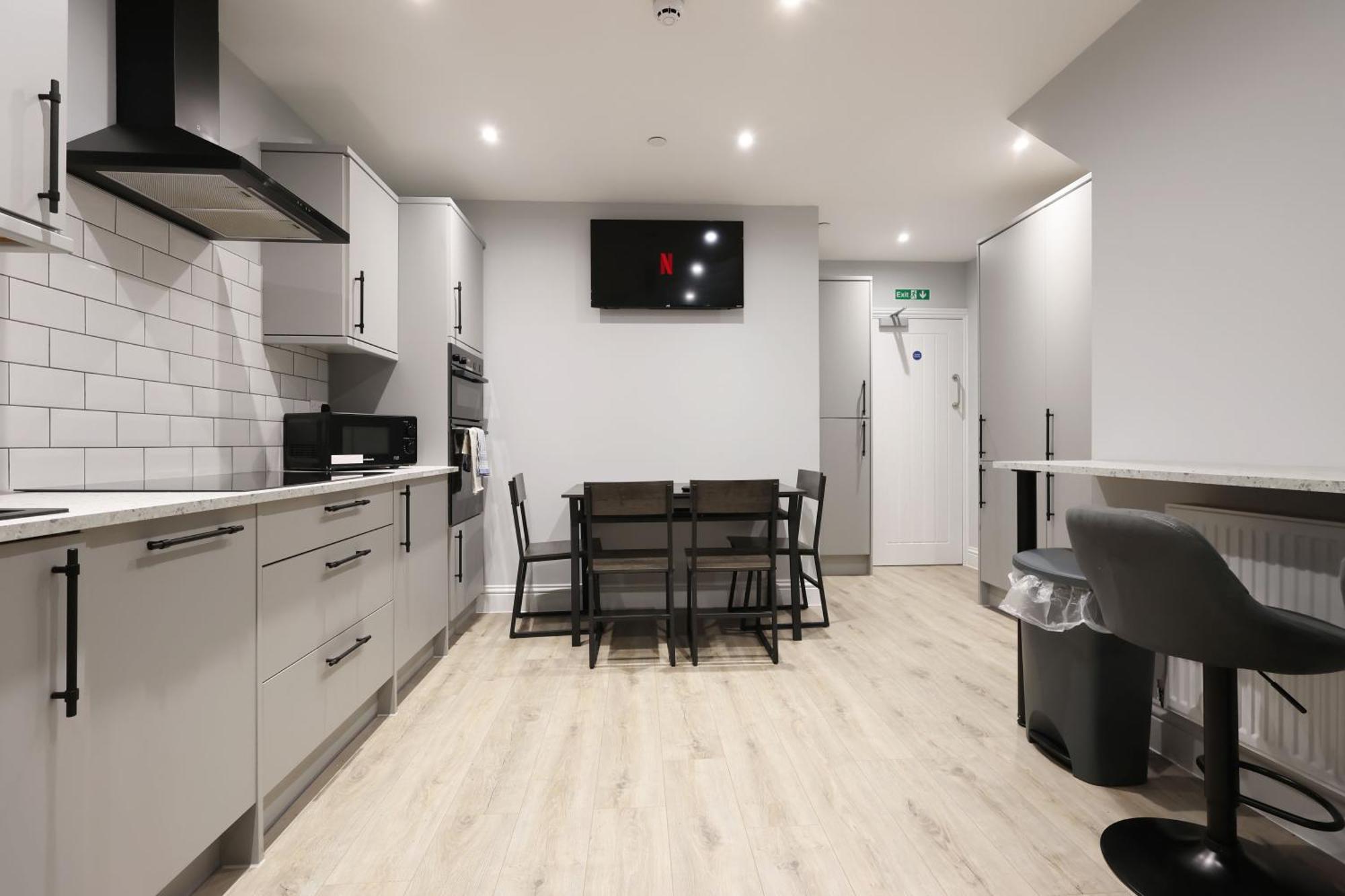 En-Suite Double Rooms, Smart Tv Comfy Style Llanelli Exterior photo