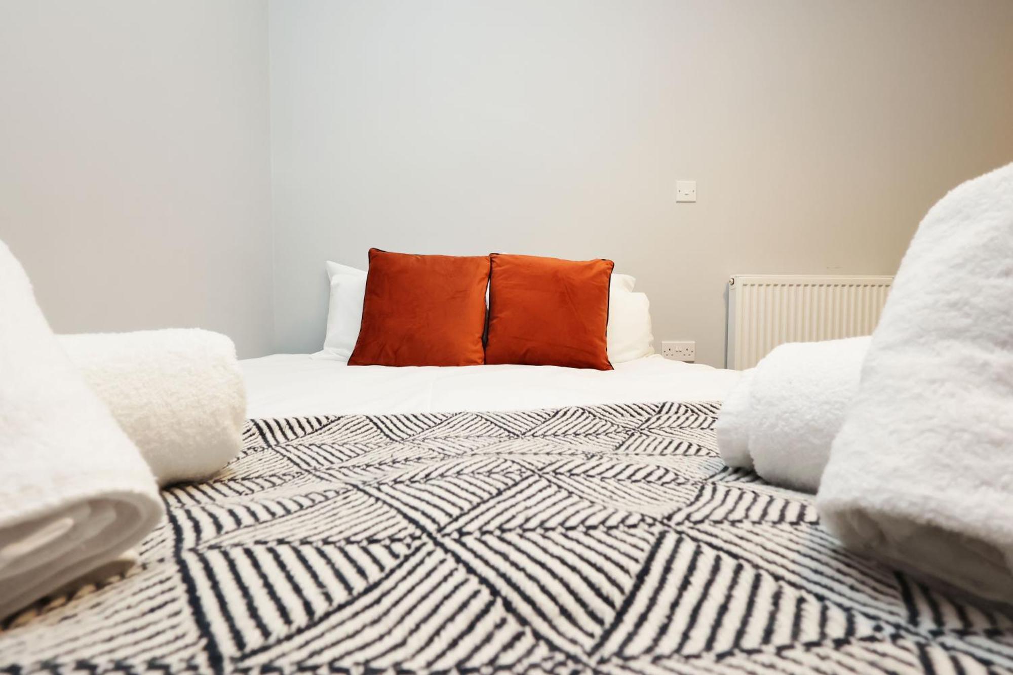 En-Suite Double Rooms, Smart Tv Comfy Style Llanelli Exterior photo
