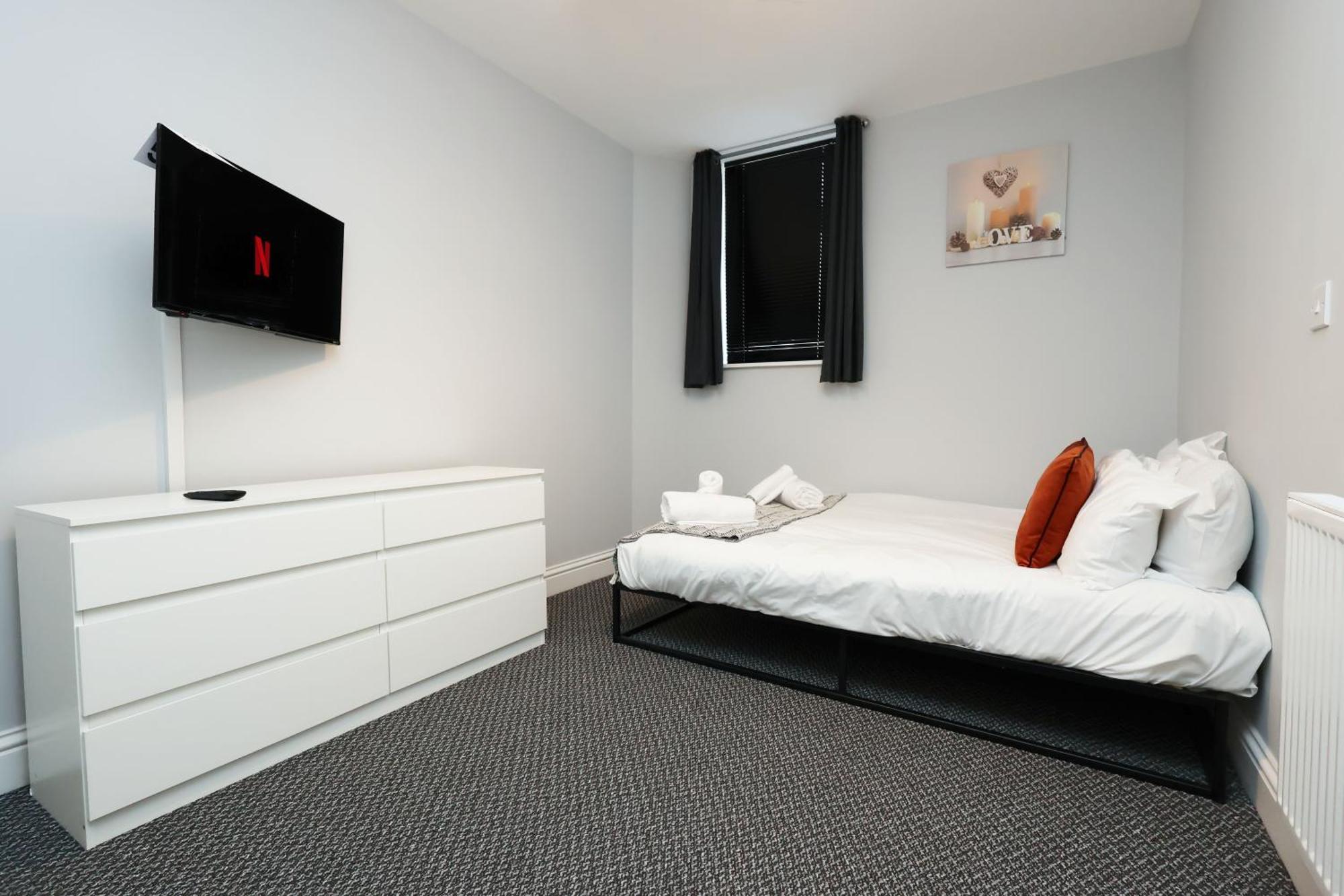 En-Suite Double Rooms, Smart Tv Comfy Style Llanelli Exterior photo
