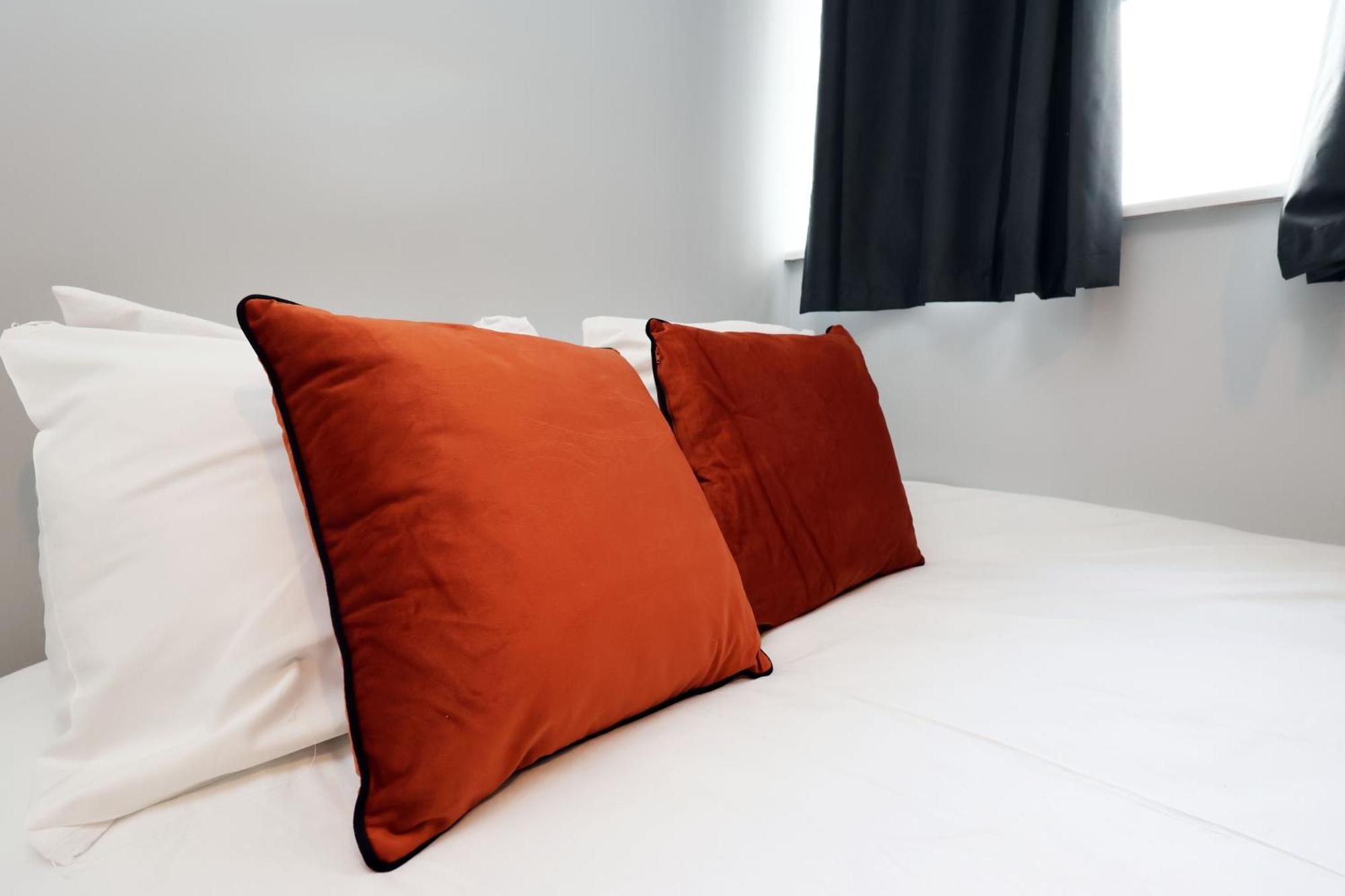 En-Suite Double Rooms, Smart Tv Comfy Style Llanelli Exterior photo