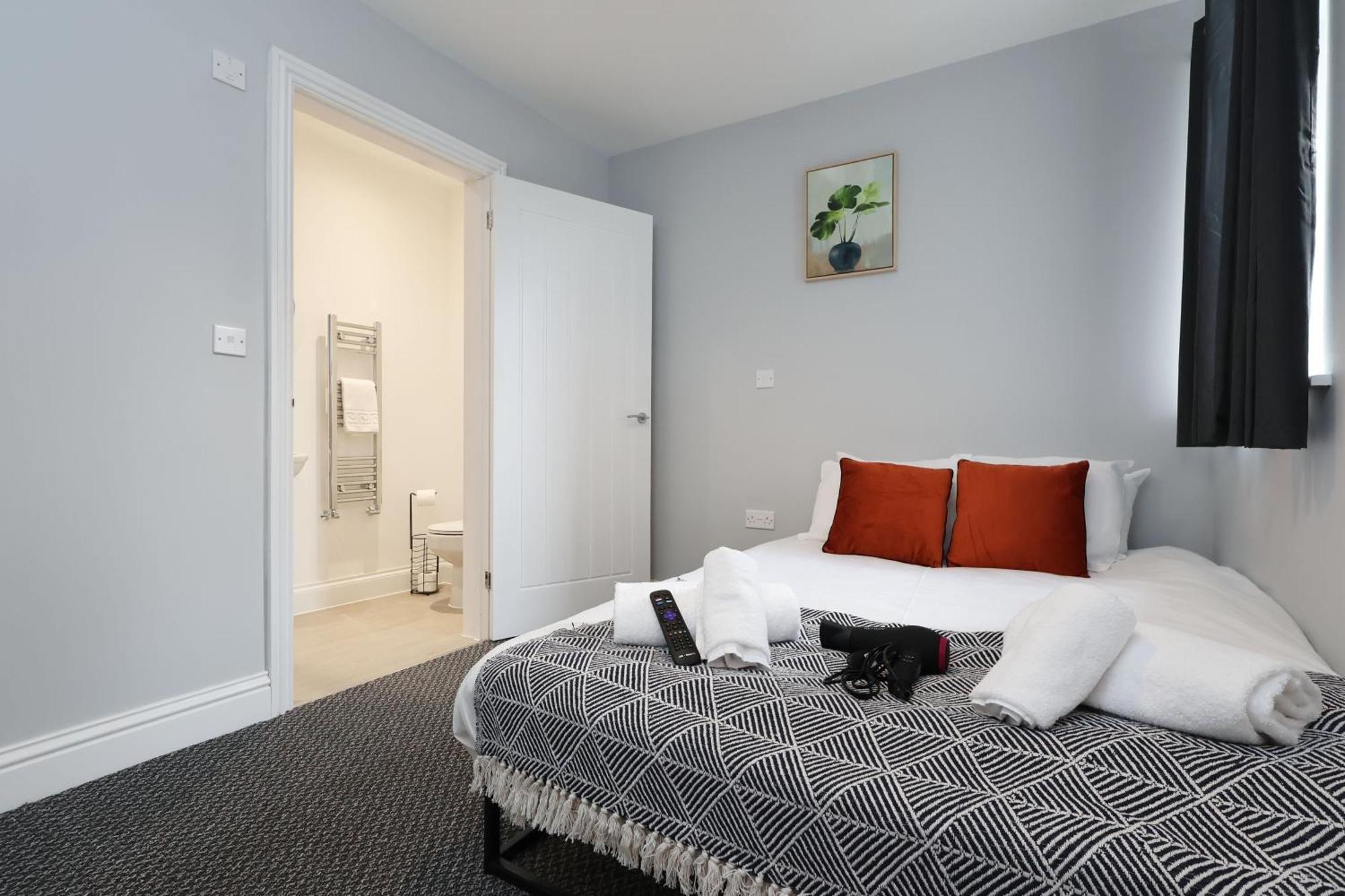 En-Suite Double Rooms, Smart Tv Comfy Style Llanelli Exterior photo