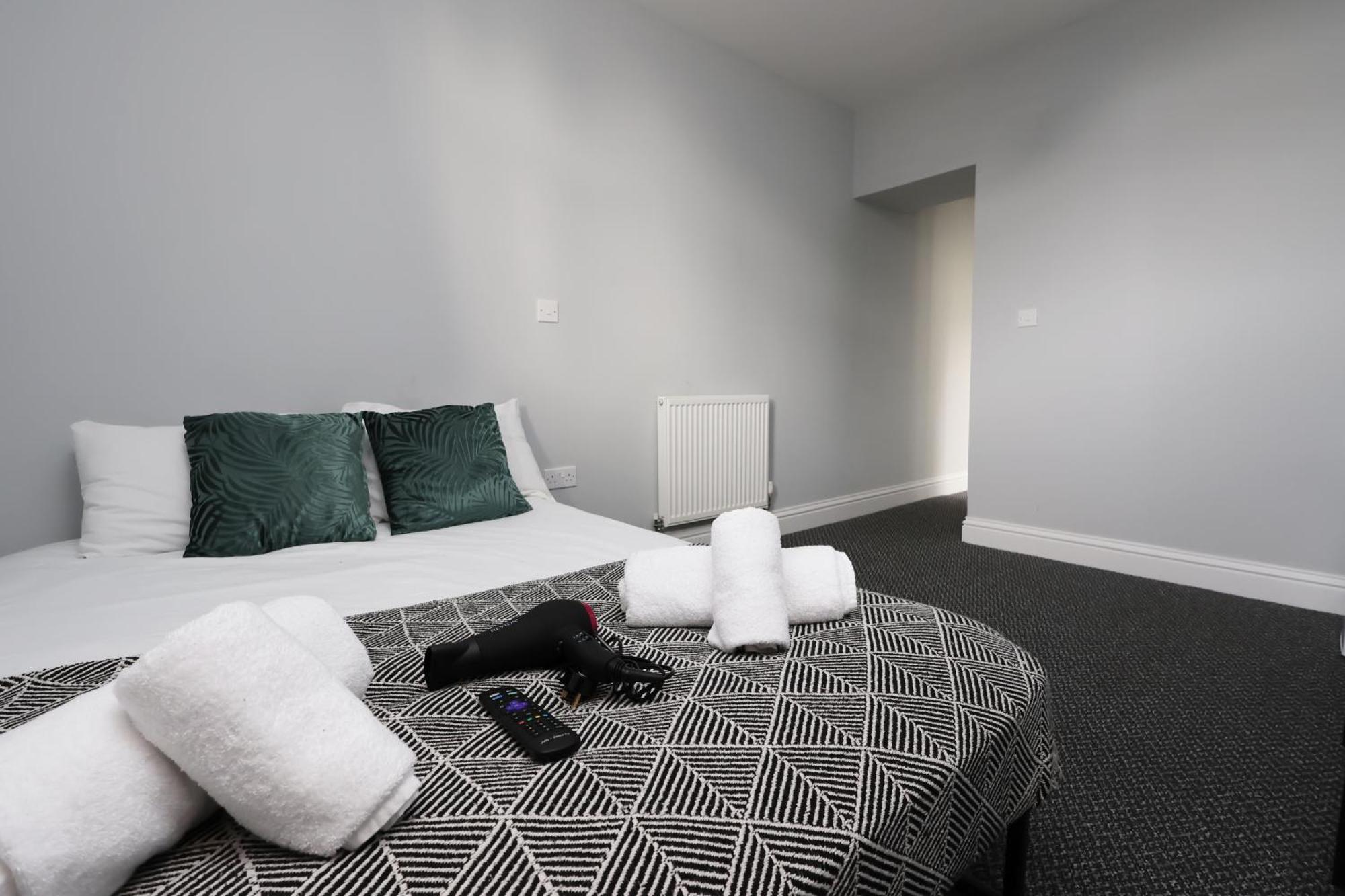 En-Suite Double Rooms, Smart Tv Comfy Style Llanelli Exterior photo