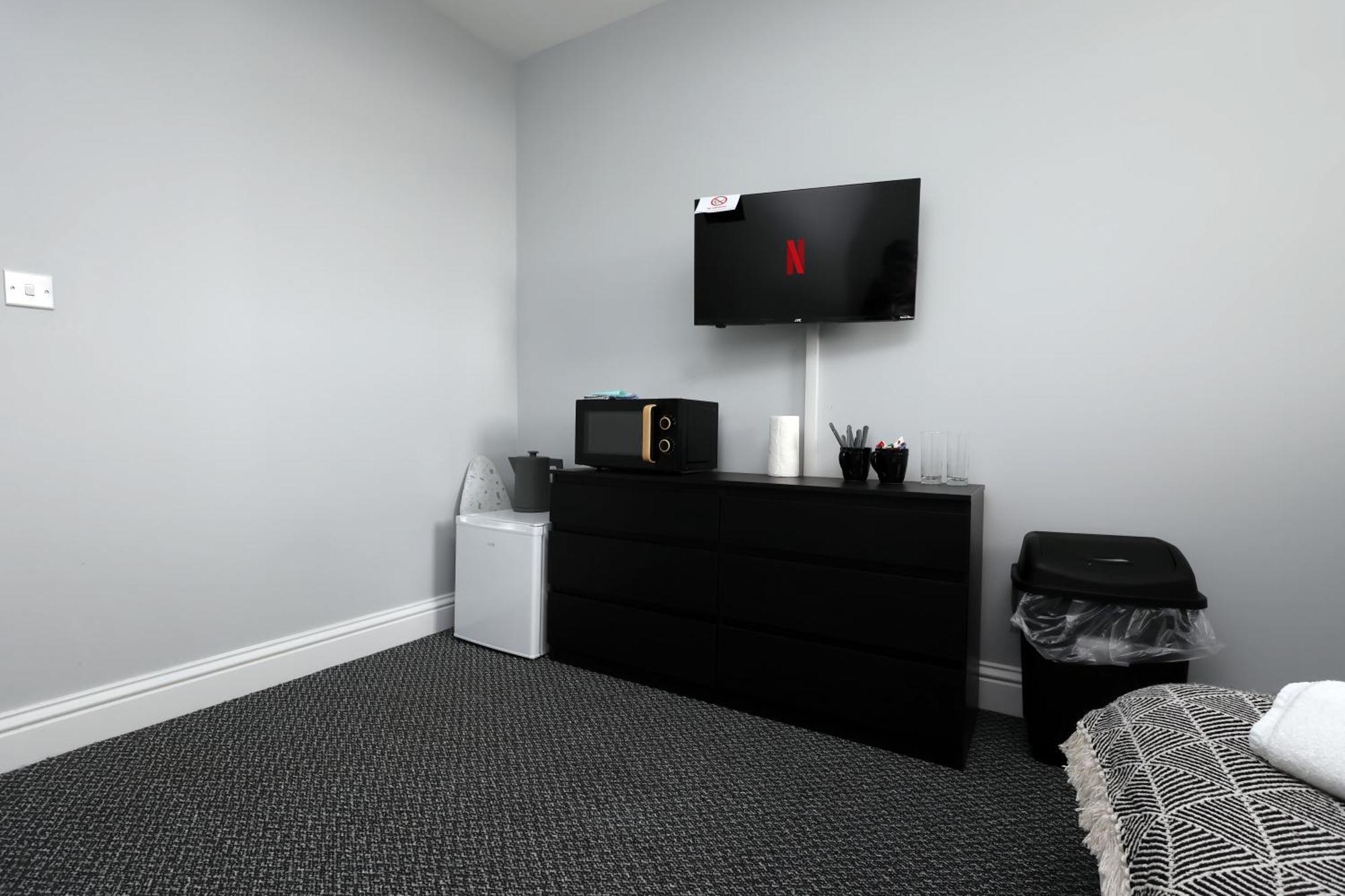 En-Suite Double Rooms, Smart Tv Comfy Style Llanelli Exterior photo