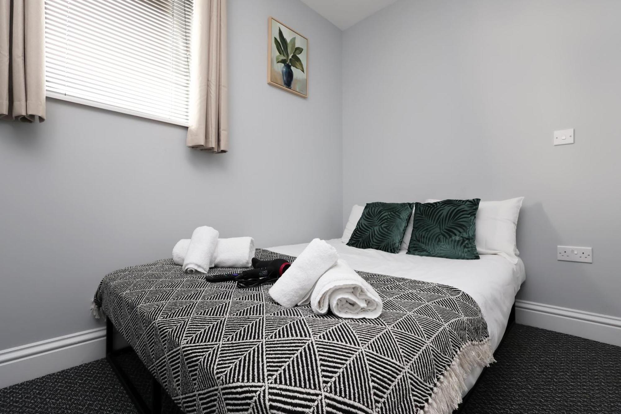 En-Suite Double Rooms, Smart Tv Comfy Style Llanelli Exterior photo